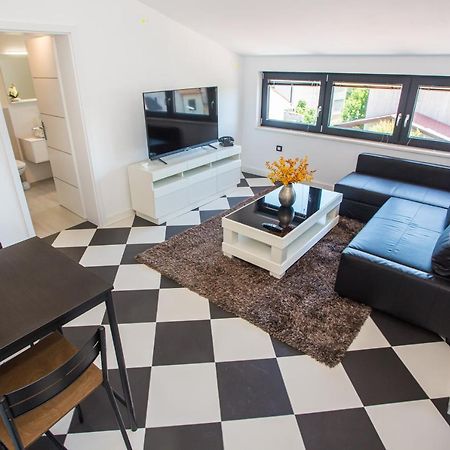 Black & White Apartment Ρόβινι Εξωτερικό φωτογραφία