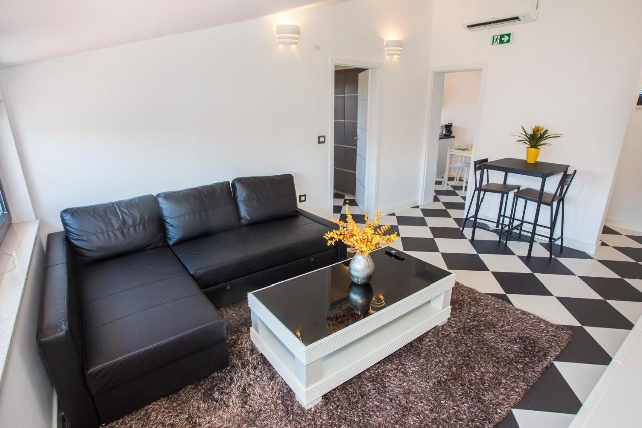 Black & White Apartment Ρόβινι Εξωτερικό φωτογραφία