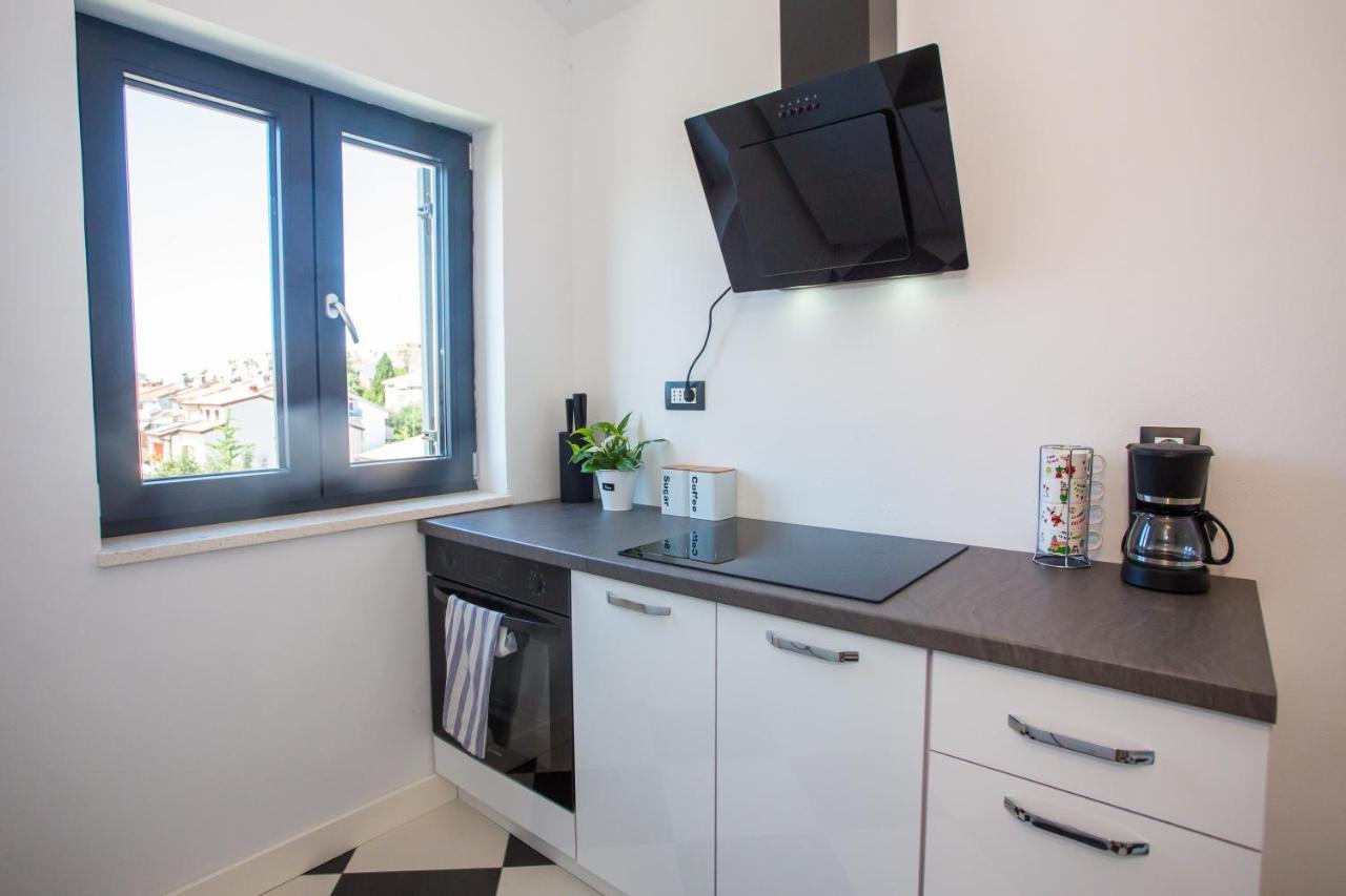 Black & White Apartment Ρόβινι Εξωτερικό φωτογραφία