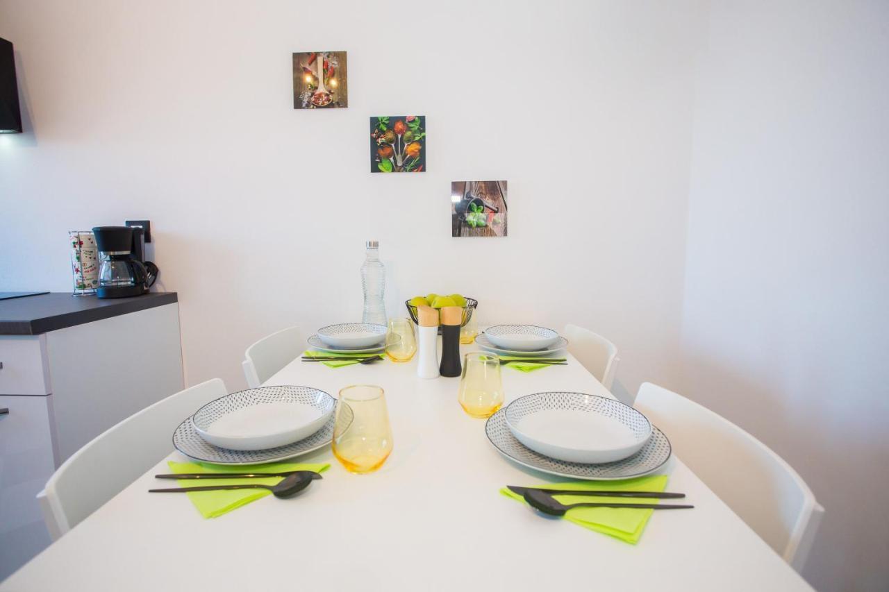 Black & White Apartment Ρόβινι Εξωτερικό φωτογραφία