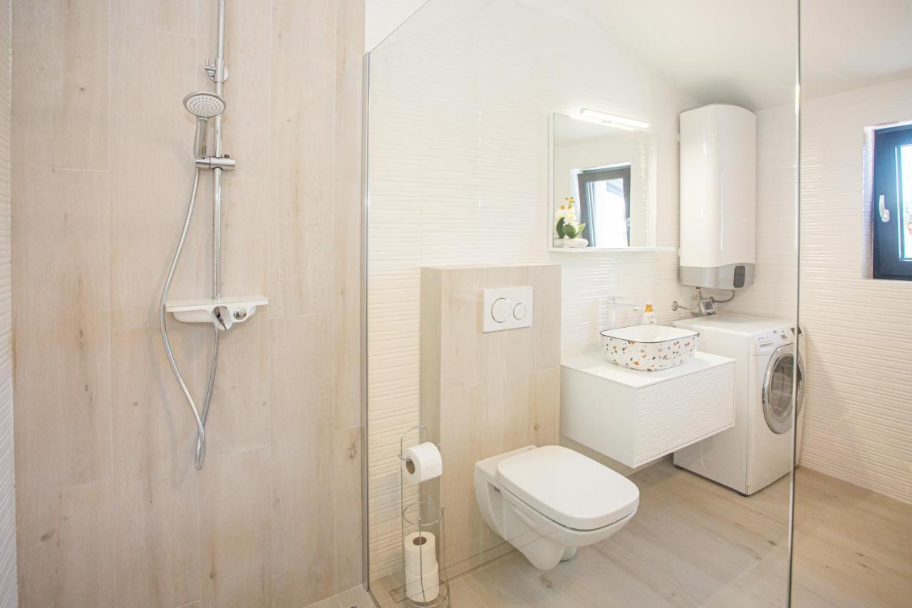 Black & White Apartment Ρόβινι Εξωτερικό φωτογραφία