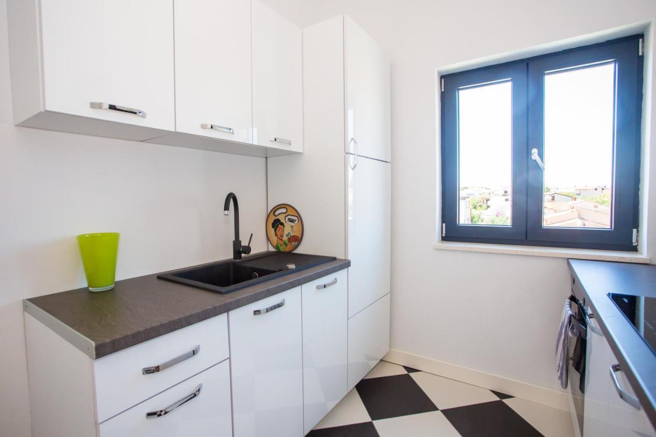 Black & White Apartment Ρόβινι Εξωτερικό φωτογραφία