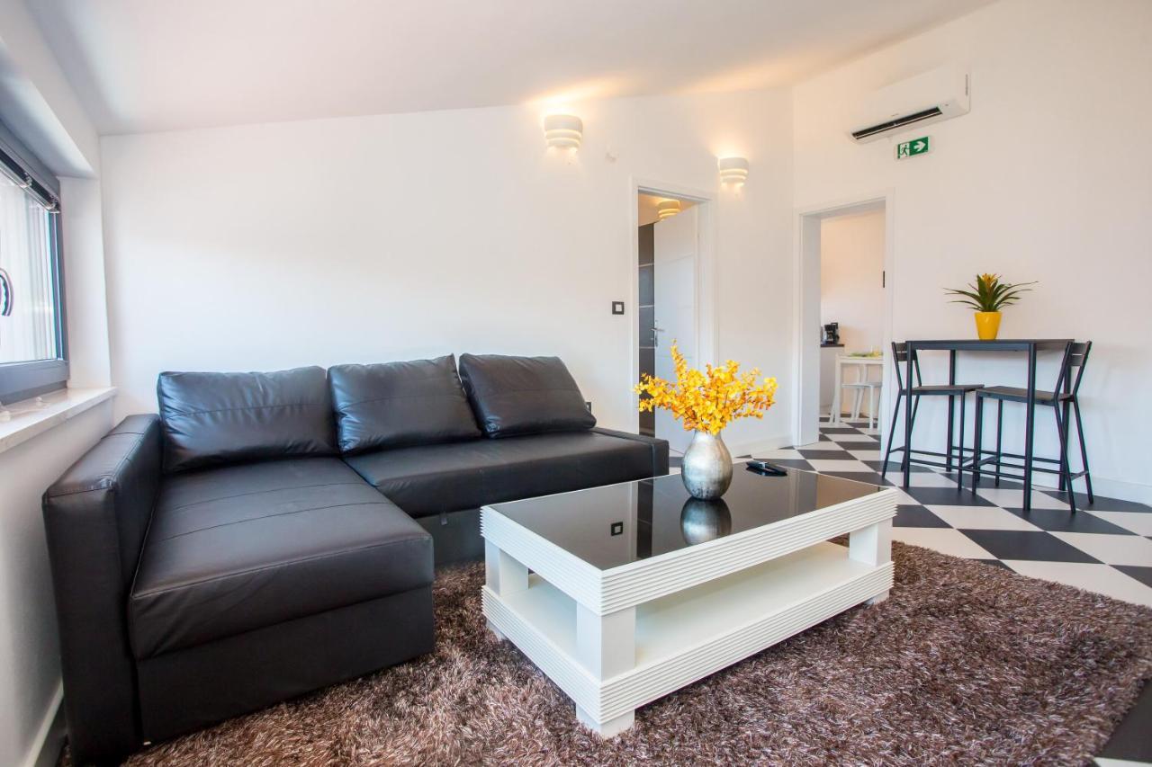Black & White Apartment Ρόβινι Εξωτερικό φωτογραφία