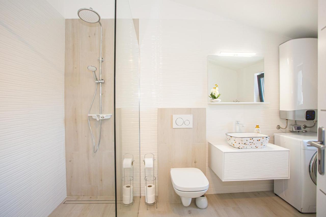 Black & White Apartment Ρόβινι Εξωτερικό φωτογραφία