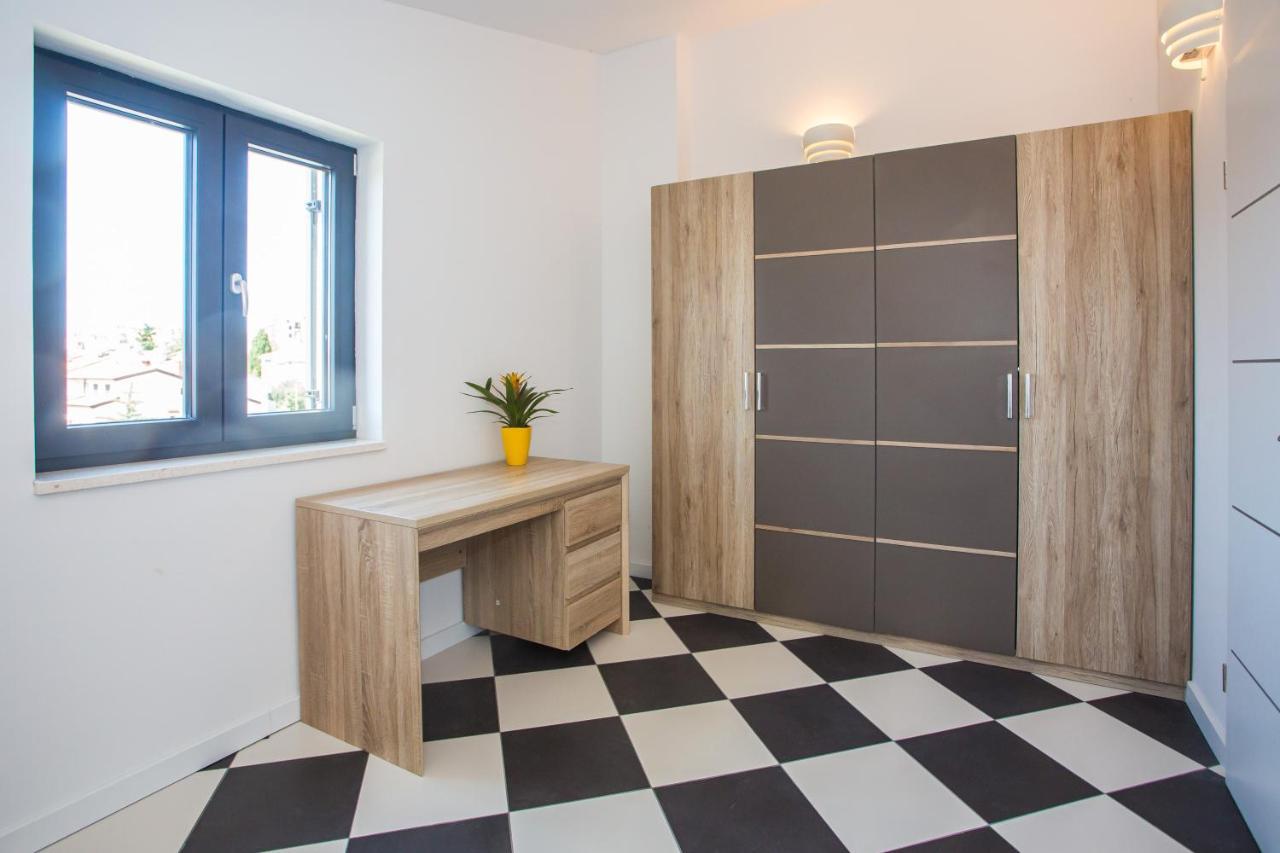 Black & White Apartment Ρόβινι Εξωτερικό φωτογραφία