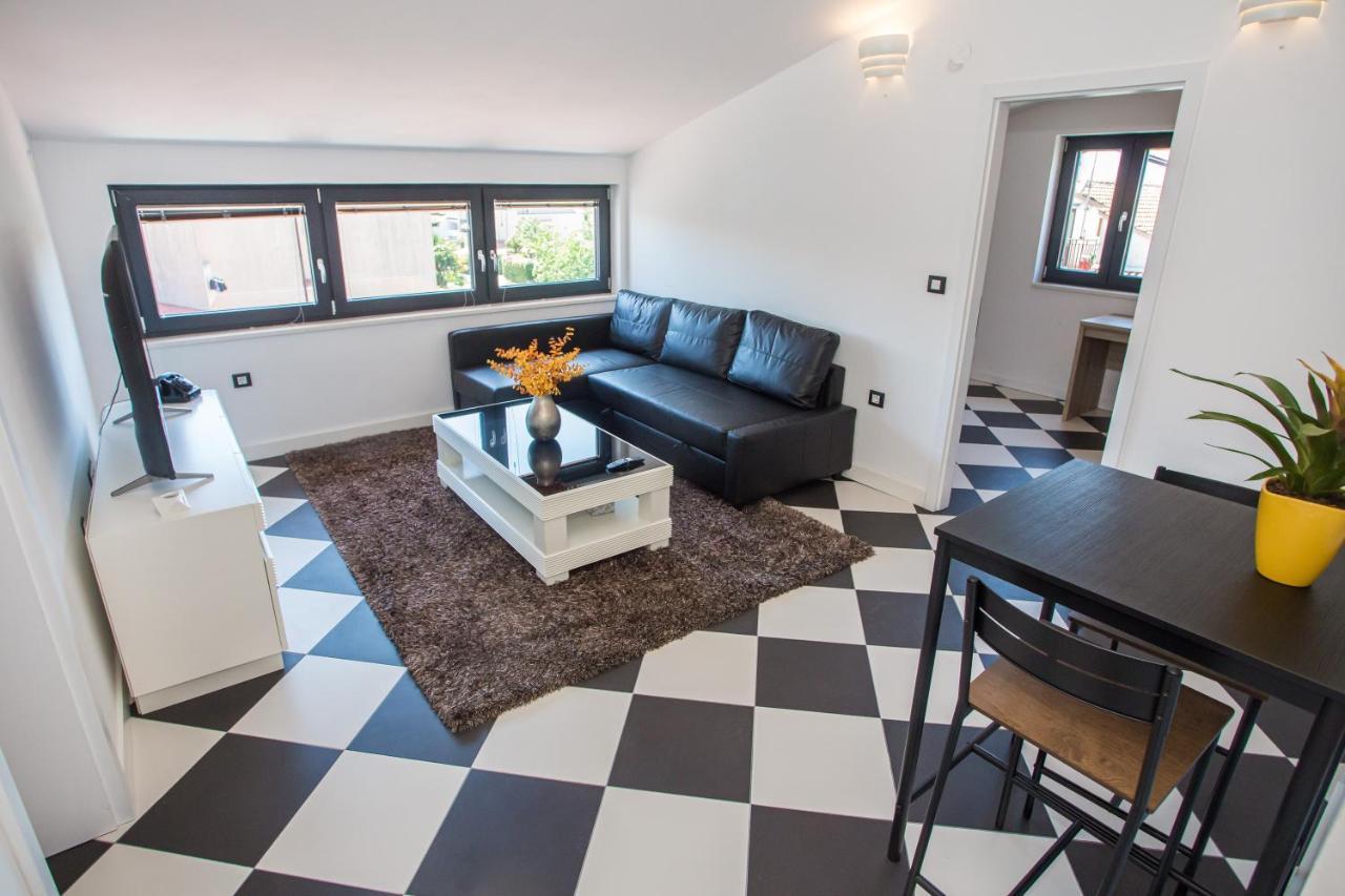 Black & White Apartment Ρόβινι Εξωτερικό φωτογραφία