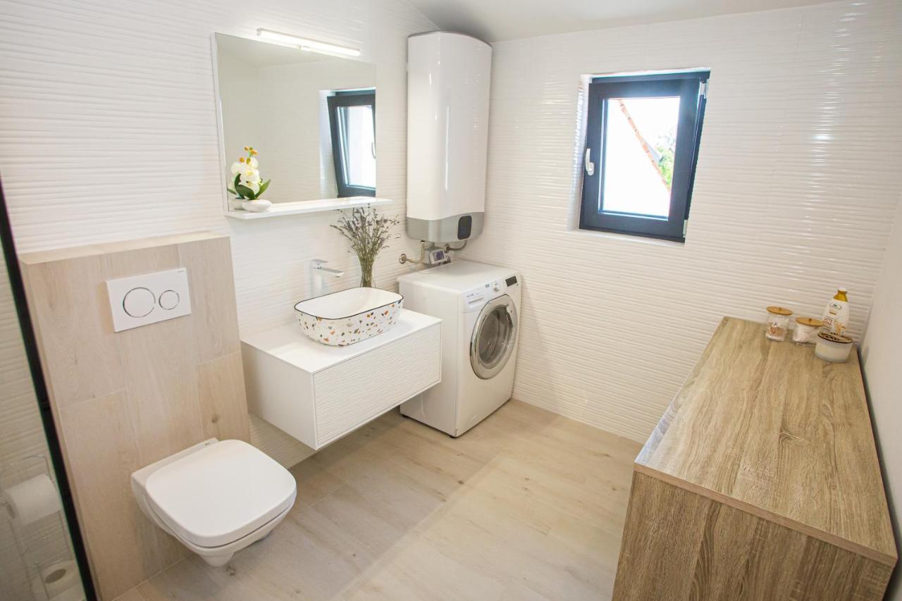 Black & White Apartment Ρόβινι Εξωτερικό φωτογραφία
