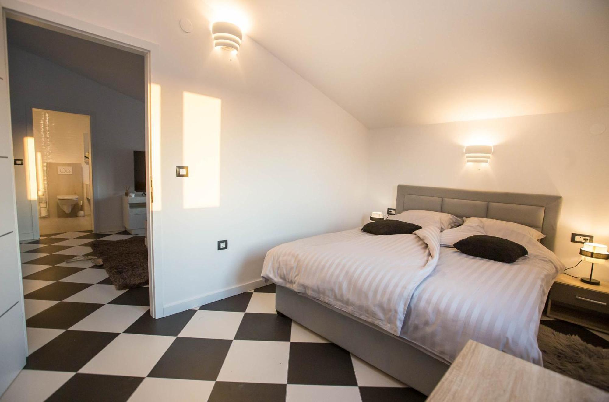 Black & White Apartment Ρόβινι Εξωτερικό φωτογραφία